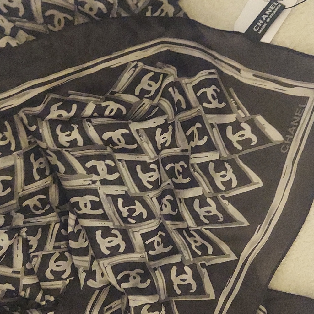 CHANEL Black and Gray Scarf